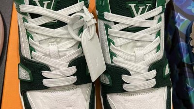 검수사진 루이비통 LV 트레이너 스니커즈 1A9JHU