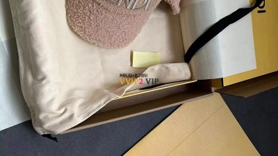 펜디 FENDI 이어플랩 양털모자 FXQ921 ALSH F0QF7 SIZE 프리사이즈 ※100% 양털 + 조절가능한 신축성 + 핸드메이드 검수사진 ☆☆☆☆☆
