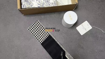 디올 DIOR 몽테인 미차 스카프 트윌리 블랙&화이트 색상 15MON106I601 C089 검수사진 ☆☆☆☆☆