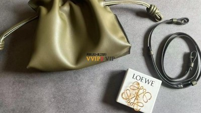 로에베 Loewe 플라밍고 플라멩코 클러치 & 숄더백 미니 SIZE 24*18*9cm @ 나파가죽 + 브로치포함 검수사진 ☆☆☆☆☆ #vvip공장