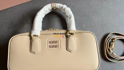 미우미우 MIU MIU 아르카디 가죽 토트백 5BB148 2F8K F0002 SIZE 27cm 검수사진 ☆☆☆☆☆ #vvip공장