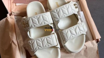 미우미우 MIU MIU 마테라쎄 나파 가죽 슬라이드 뮬 슬리퍼 샌들 5XX640-88T-F0002 SIZE 35~40 검수사진 ☆☆☆☆☆