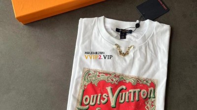 루이비통 루이뷔통 LOUIS VUITTON LV 24SS LV 트래플 스탬프 여성 반팔 티셔츠 1AFN08 [사이즈] S M L 검수사진 #타지아