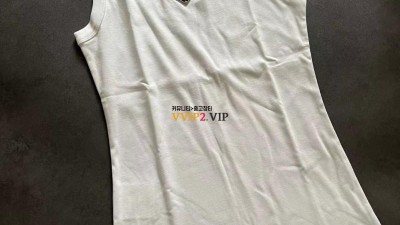 프라다 PRADA 삼각로고 코튼 민소매 나시 베스트 SIZE 36 38 40 검수사진