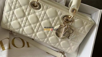디올 DIOR 레이디 디조이백 미듐 화이트 [사이즈] 26cm 검수사진 #여왕샵