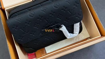 루이비통 LOUIS VUITTON LV 스티머 메신저백 M23742 검수사진