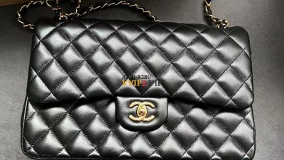 샤넬 CHANEL 클래식 라지 램스킨 플랩백 블랙 금장 A58600 인스티치 [사이즈] 30cm 검수사진 #지존샵