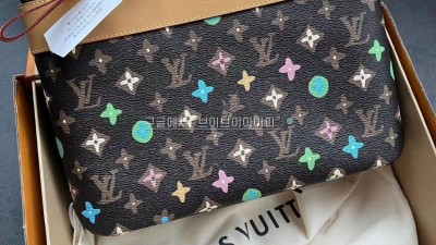 루이비통 포쉐트 보야주 수플 클러치 파우치 M83568 검수사진