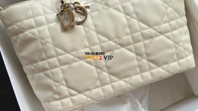 디올 뚜주흐 토트백 미디엄 골드 팬던트 화이트 크림 M2821OSHJ M030 검수사진 #여왕샵