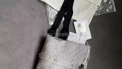 샤넬 24FW 턴락 가디건 CC로고 캐시미어 그레이 P77867 검수사진 #타지아