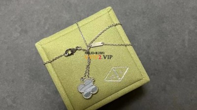 반클리프 앤 아펠 Van Cleef & Arpels 빈티지 알함브라 펜던트 칼세도니 화이트골드 목걸이 여성 VCARD34900 검수사진 @ 4cm 연장 #18k비밀공방