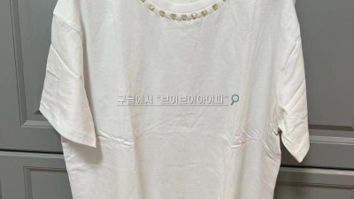 발렌티노 스터드 디테일 크루넥 반팔 티셔츠 화이트 VMG08X959 0BO [사이즈] XS S M L 검수사진 #터비에빵