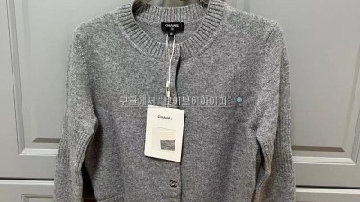 샤넬 24FW 턴락 가디건 CC로고 캐시미어 그레이 P77867 검수사진 #타지아