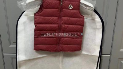 24SS 몽클레어 키즈 로고 패치 경량 패딩 조끼 8 10A 71927261 1A00055 595FE 778 [사이즈] 100~180cm @ 나일론 100% + 화이트 구스다운 90% 검수사진 #폭스샵