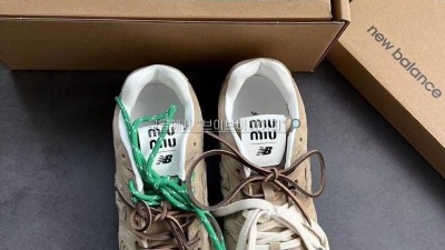 미우미우 MIU MIU X 뉴발란스 NEW BALANCE 530 여성 스니커즈 5E165E  SIZE 35~40 검수사진