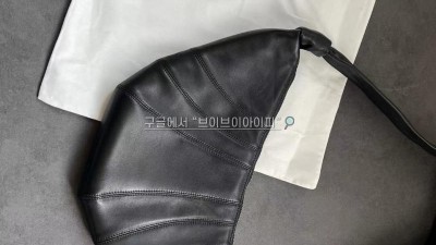 LEMAIRE 르메르 24FW MEDIUM CROISSANT BAG BG0001 LL0018 999 미디움 크루아상 백 [사이즈] 미듐 22*47cm 검수사진 #vvip공장