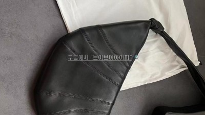 LEMAIRE 르메르 24FW MEDIUM CROISSANT BAG BG0001 LL0018 999 미디움 크루아상 백 [사이즈] 미듐 22*47cm 검수사진 #vvip공장
