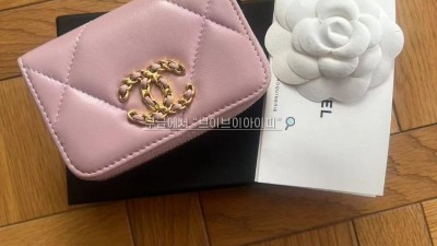 샤넬 CHANEL 19 나인틴 지퍼 카드지갑 램스킨 핑크 금장 AP0949 검수사진 #지존샵