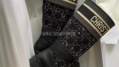 디올 D-Major 디 메이저 부츠 베이지 & 블랙 까나쥬 트위드, 블랙 송아지 가죽 KDI981CWY_S60U [사이즈] 35~40 굽 3.5cm, 높이 32cm, 둘레 38cm 검수사진 #차차샵
