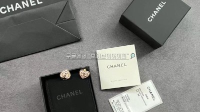 샤넬 CHANEL 24S CC 로고 하트 이어링 귀걸이 검수사진
