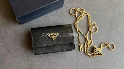 프라다 숄더 스트랩 사피아노 가죽 카드 홀더 1MR034 QHH F0002 검수사진