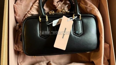 미우미우 볼링백 아르카디 가죽 탑핸들백 블랙 스몰 22cm 검수사진 #모나샵