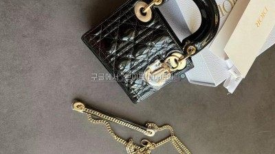 디올 Dior 레이디 페이던트 까나쥬 미니백 블랙 M0505OWCBM900 검수사진 #여왕샵