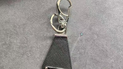 프라다 PRADA 삼각로고 사피아노 키링 2PP041 053 F0002 검수사진 #vvip공장