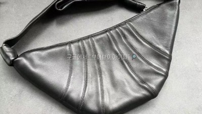 LEMAIRE 르메르 24FW MEDIUM CROISSANT BAG BG0001 LL0018 999 미디움 크루아상 백 [사이즈] 미듐 22*47cm 검수사진 #vvip공장
