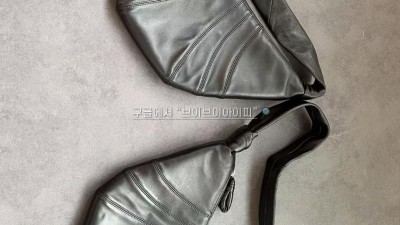 LEMAIRE 르메르 24FW MEDIUM CROISSANT BAG BG0001 LL0018 999 미디움 크루아상 백 [사이즈] 미듐 22*47cm 검수사진 #vvip공장