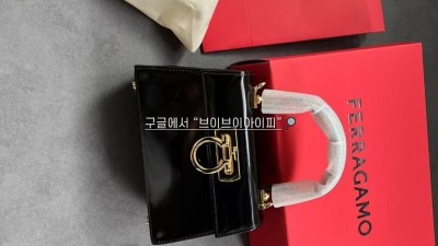 살바토레 페레가모 켈리백 아이코닉 탑 핸들 미니 토트백 크로스백 검수사진
