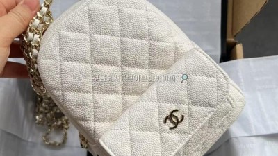 샤넬 크루즈 컬렉션 미니 백팩 화이트 캐비어 샴페인골드 AP3753 [사이즈] 13x18x7cm 검수사진 #지존샵