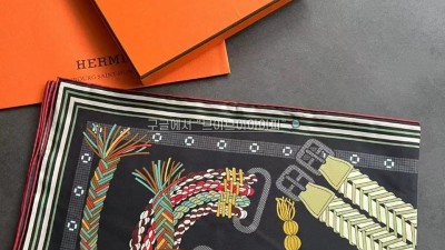 에르메스 Tout en Tresse 스카프 70 90x90cm 100%실크 검수사진