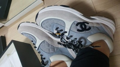 오늘도착한 운동화 샤넬