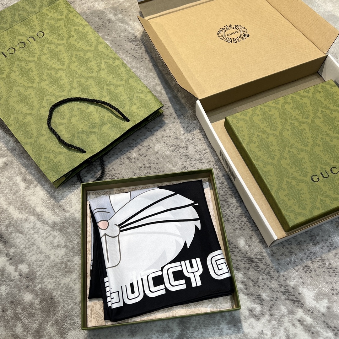 구찌 GUCCI 스퀘어 실크 스카프 SIZE 90*90cm @ 100% 실크 ☆☆☆☆☆
