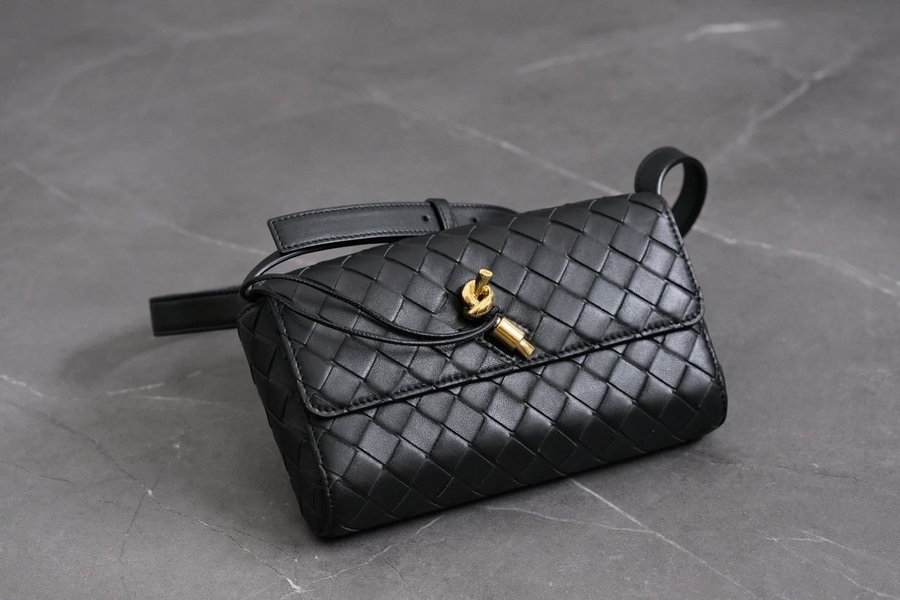 보테가 BOTTEGA VENETA 베네타 미니 안디아모 크로스바디백 SIZE 21.5*13.5*4.5cm ☆☆☆☆☆ #vvip공장