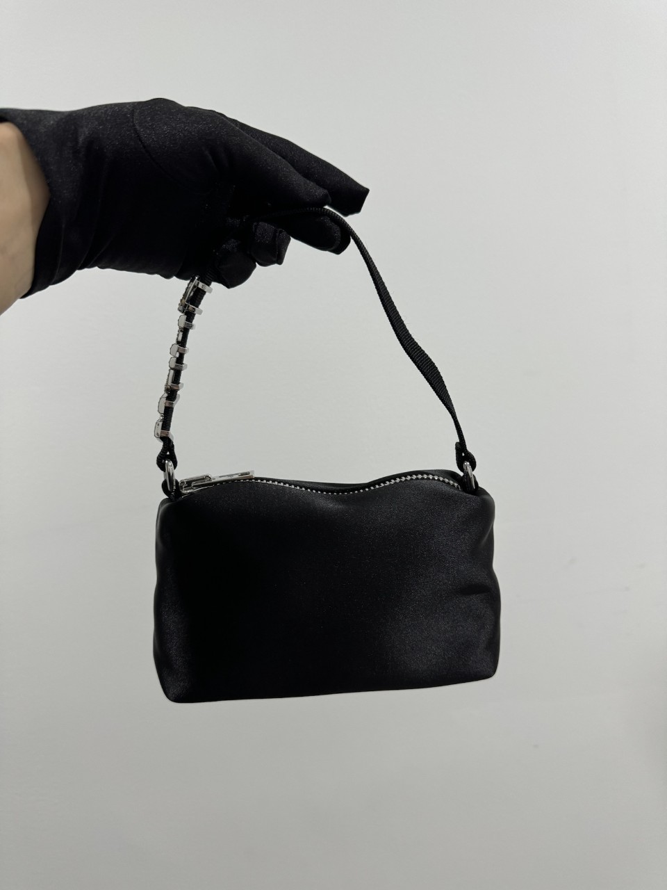 알렉산더왕 Alexander Wang HEIRESS 크리스탈 로고 새틴 파우치 #vvip공장