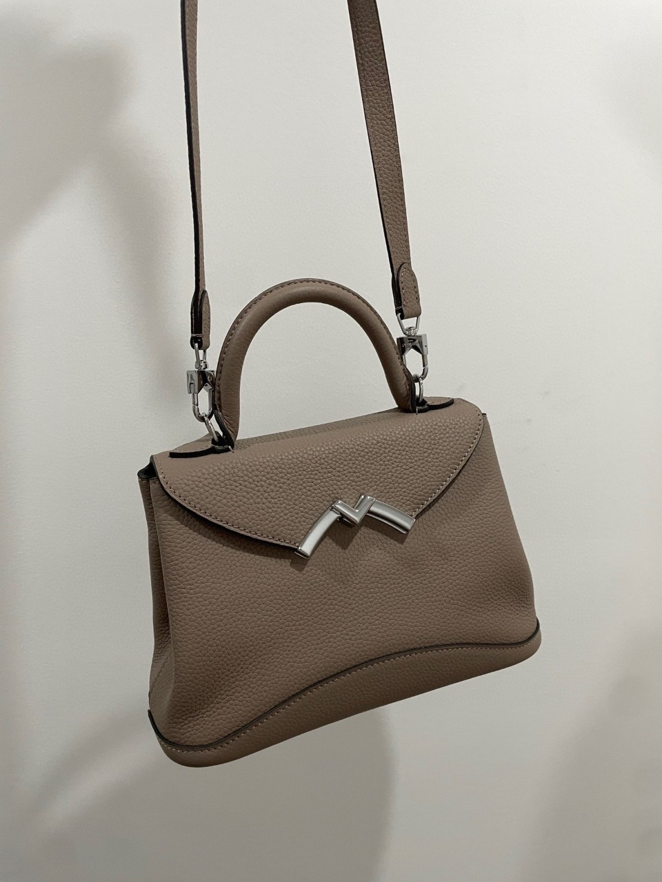 모이나 MOYNAT 가브리엘 핸드백 [사이즈] 26x9x29cm #vvip공장