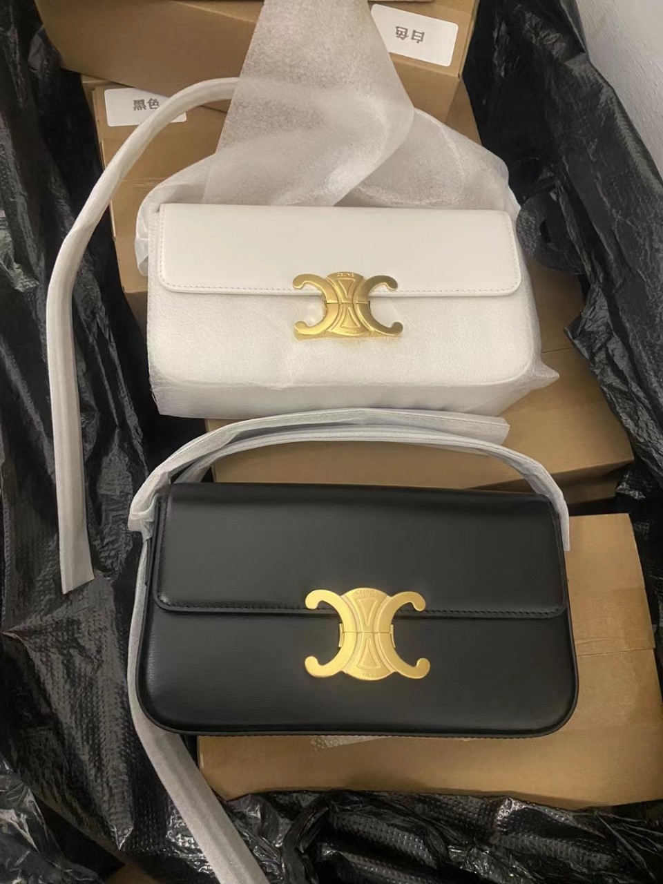 셀린느 CELINE 트리오페 샤이니 카프스킨 숄더백 블랙 194143BF438NO [사이즈] 20x10x4cm #vvip공장