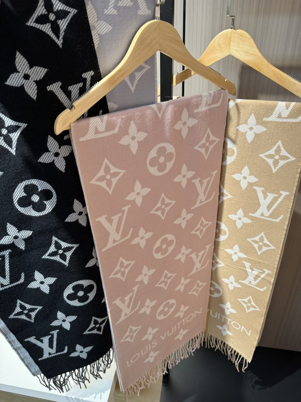 루이비통 LV 에센셜 로고 울 스카프 M77727 Louis Vuitton 4색상 [사이즈] 186x34cm @ 울 100% #vvip공장