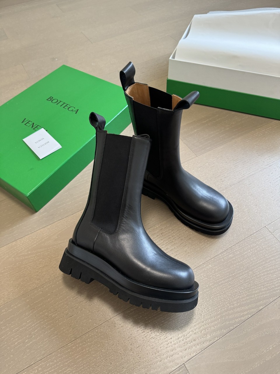 보테가베네타 BOTTEGA VENETA 가죽 러그 부츠 592045VIFH0 1000 [사이즈] 35~39