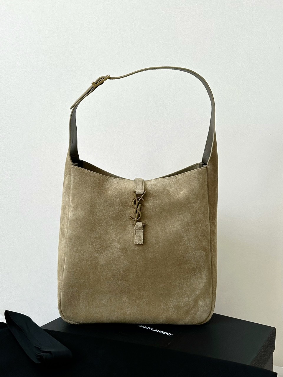생로랑 SAINT LAURENT LE 5 A 7 스몰 스웨이드 호보백 숄더백 713938 [사이즈] 23x22x8.5cm