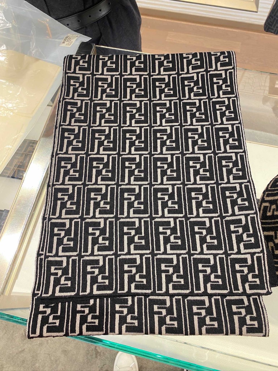 펜디 FENDI FF 로고 머플러 [사이즈] 180x35cm @ 울 95% + 실크 5%