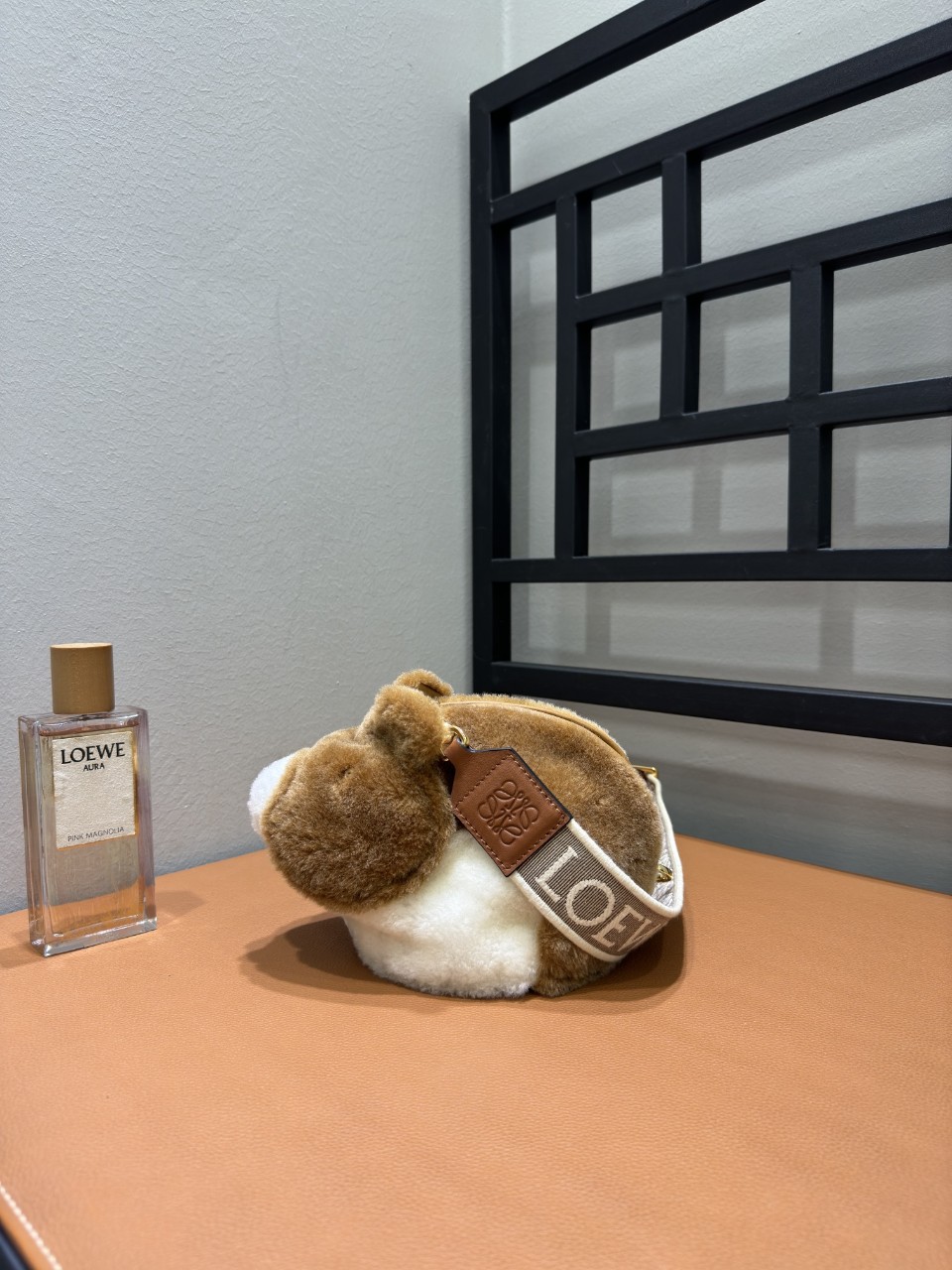 24 FW 로에베 햄스터 Hamster 시어링 크로스 백 TP554975705 21x13x15cm
