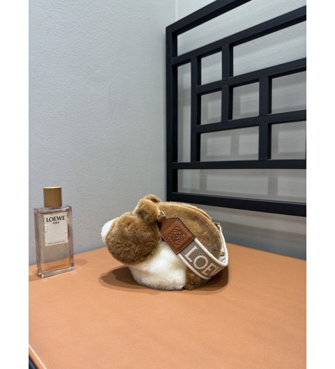 24 FW 로에베 햄스터 Hamster 시어링 크로스 백 TP554975705 21x13x15cm