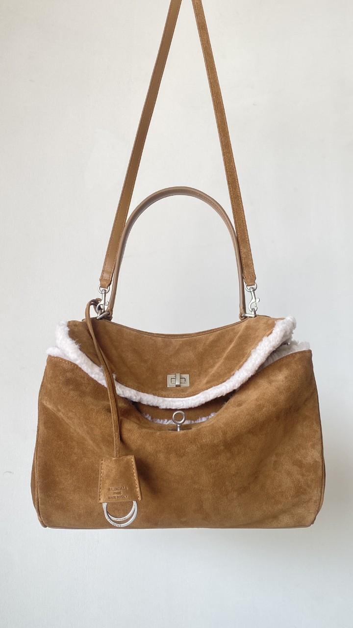 발렌시아가 BALENCIAGA 로데오백 미디엄 숄더백 스웨이드 7897722AA4V1000 L35 x H23.3 x W11cm