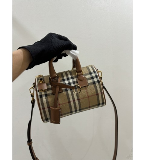 버버리 빈티지 체크 미니 볼링백 80975981 아카이브베이지 18x11x12cm #vvip공장