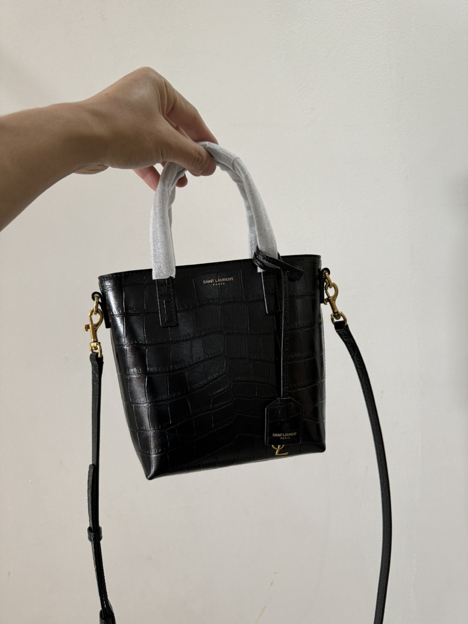 생로랑 크로커다일 엠보스 레더 파리 미니 토이 쇼핑백 블랙 18x17x8cm #vvip공장