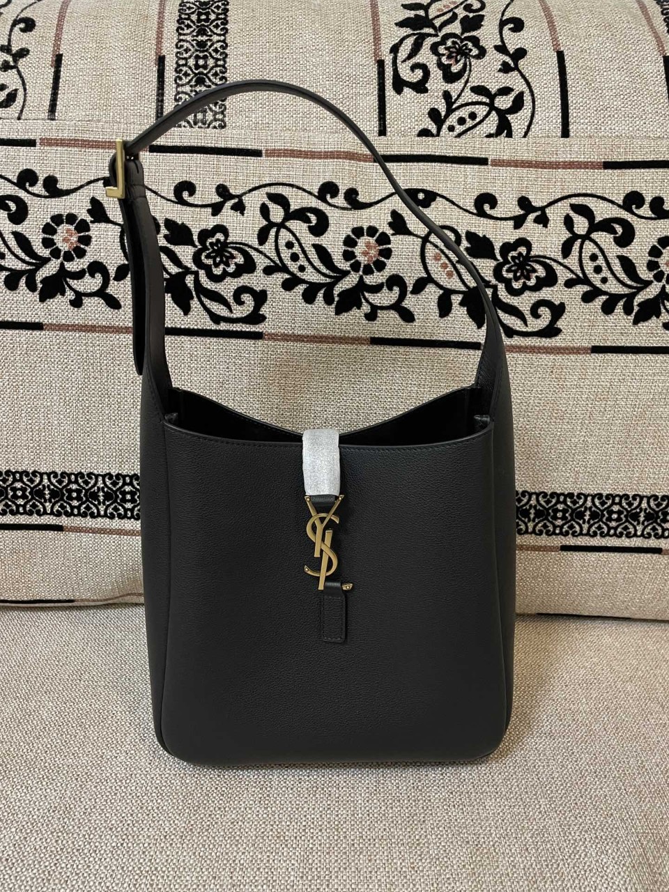 생로랑 LE 5 A 7 스몰 호보백 713938 23x22x10cm #vvip공장