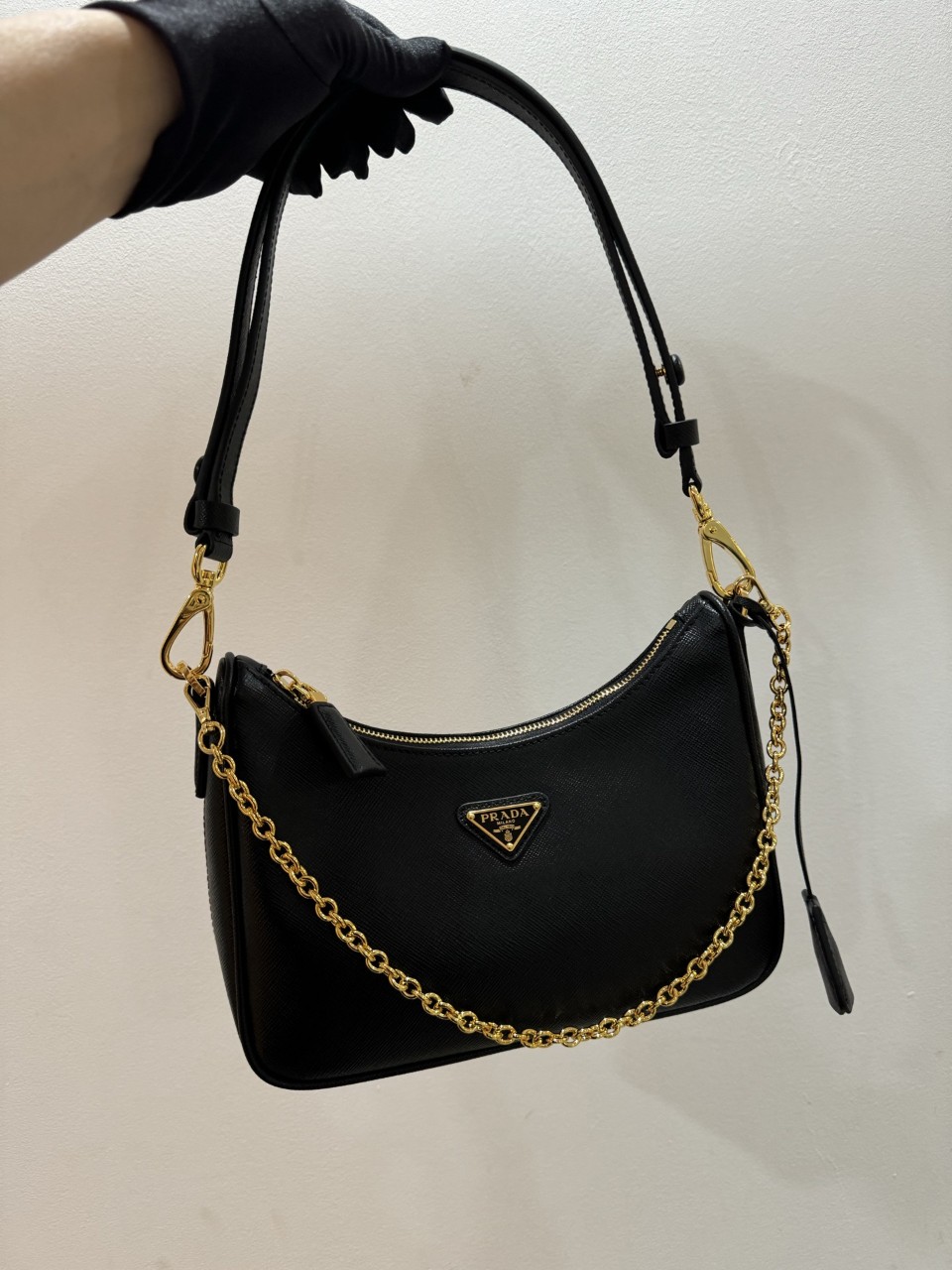 24FW 프라다 1BC204 2CYS F0002 리에디션 가죽 미니백 블랙 23x18x6cm #vvip공장